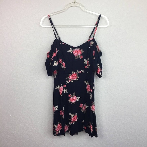 BAND OF GYPSIES Mini Off the Shoulder Floral Dress - Picture 1 of 4
